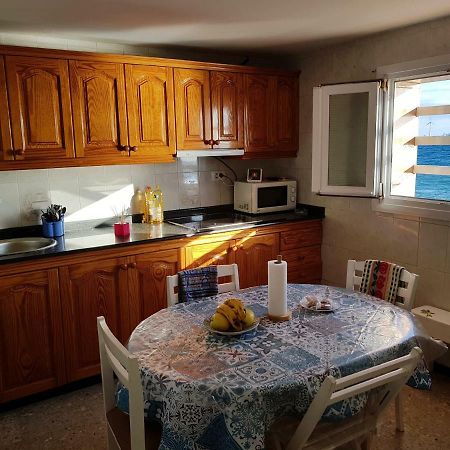 Bed And Breakfast By The Sea Pozo Izquierdo Bagian luar foto