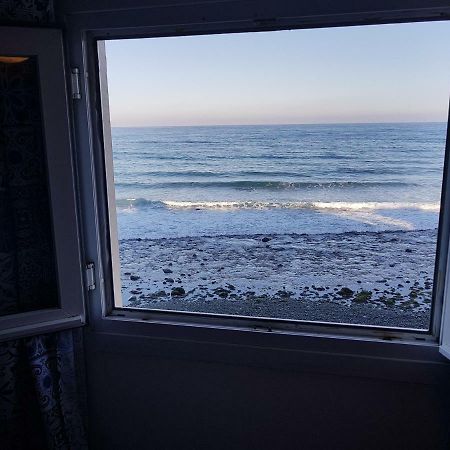 Bed And Breakfast By The Sea Pozo Izquierdo Bagian luar foto