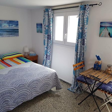 Bed And Breakfast By The Sea Pozo Izquierdo Bagian luar foto