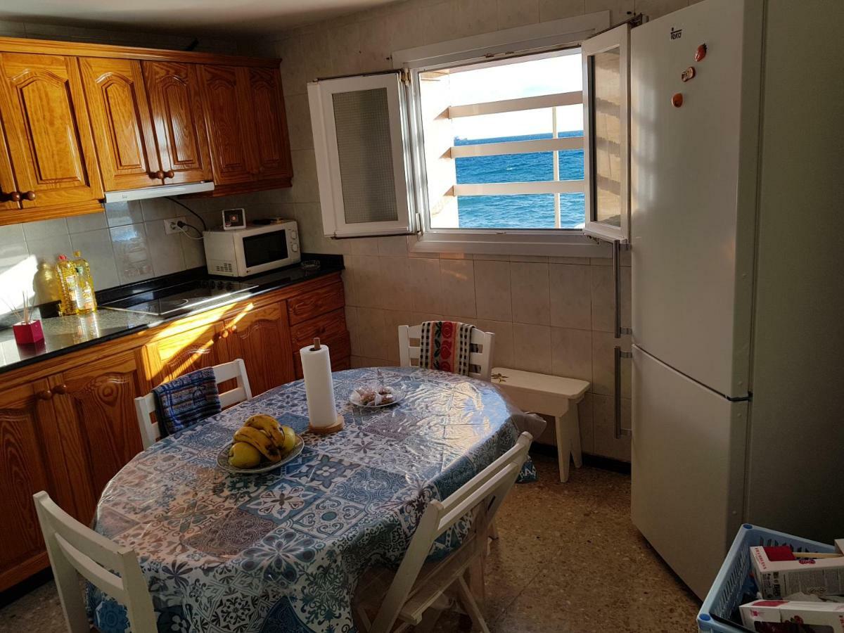 Bed And Breakfast By The Sea Pozo Izquierdo Bagian luar foto