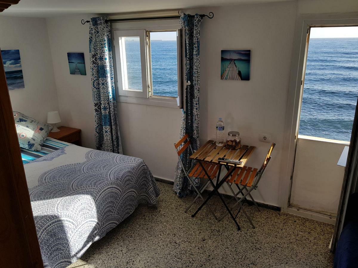 Bed And Breakfast By The Sea Pozo Izquierdo Bagian luar foto