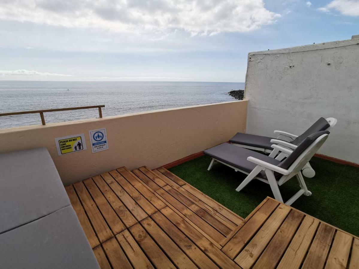 Bed And Breakfast By The Sea Pozo Izquierdo Bagian luar foto