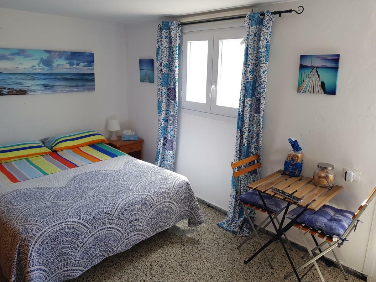 Bed And Breakfast By The Sea Pozo Izquierdo Bagian luar foto